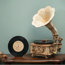 Load image into Gallery viewer, Black Gum Gramophone LKB01