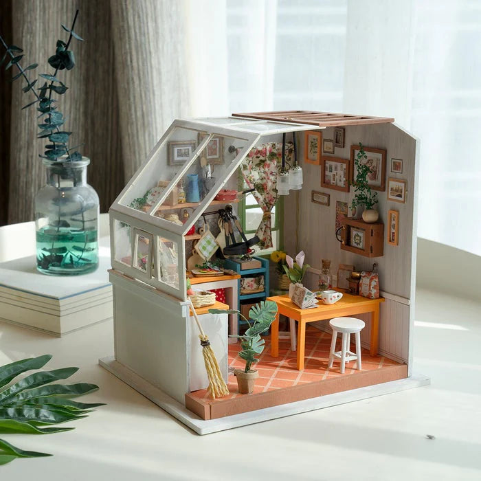 Jason's Kitchen Miniature Dollhouse Kit DG105